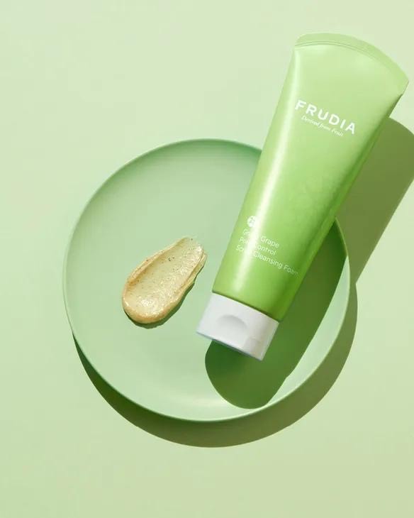 FRUDIA Green Grape Pore Control Scrub Cleansing Foam